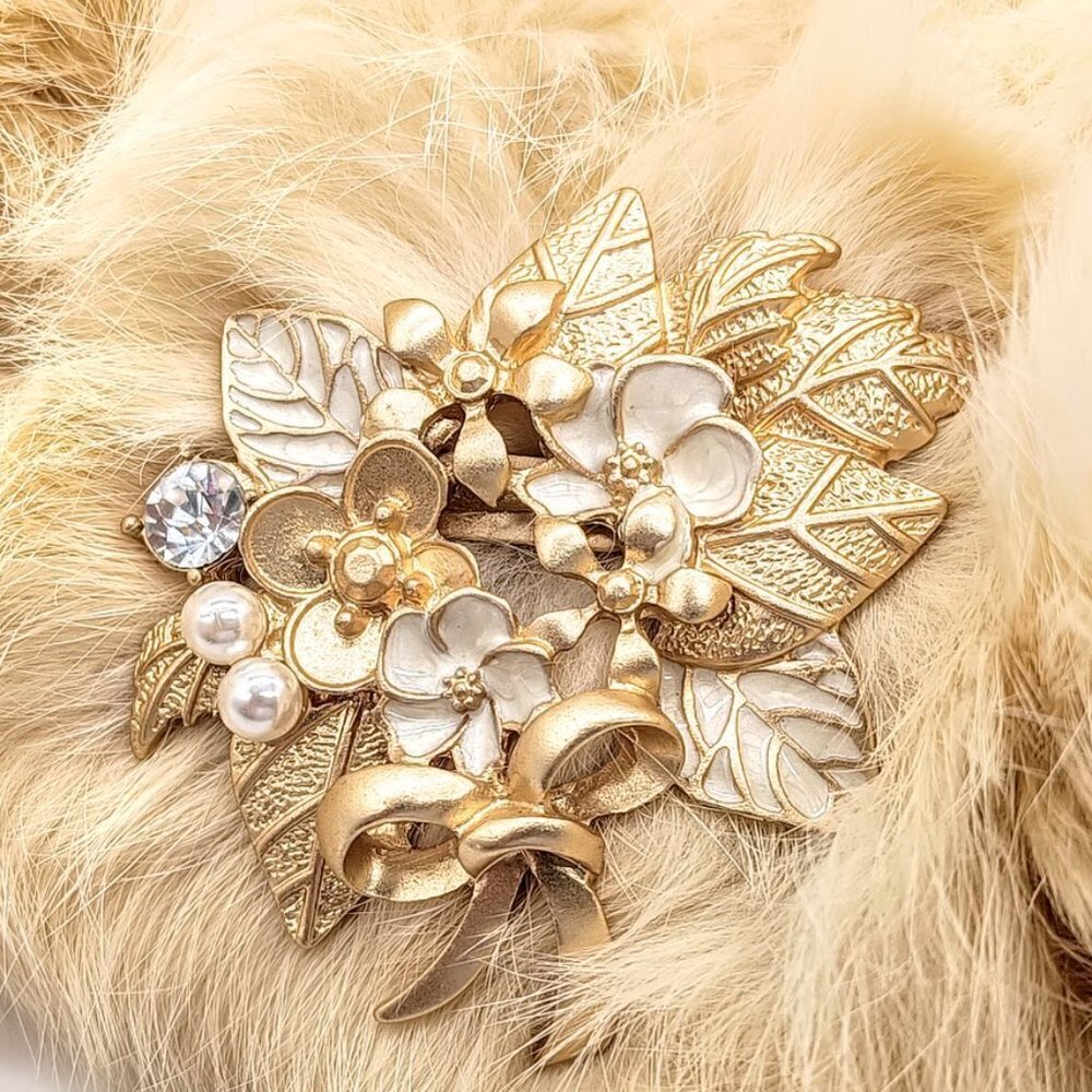 Vintage Fur Collar Brushed Matte Gold Pearl Rhinestone Floral Leaf Pin - Picture 3 of 5